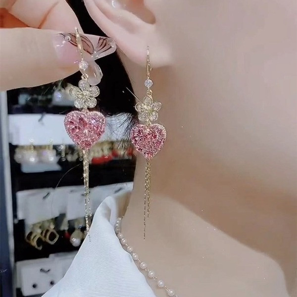 Exquisite Pink Flower Heart Tassel Earrings – নারীদের জন্য এলিগ্যান্স ও সৌন্দর্যের অনন্য সংযোজন।